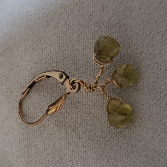 Handmade Peridot (August birthstone)  earrings  w gf holdbacks - Picture 2 of 3